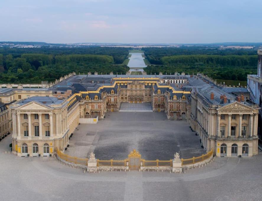 Cosy Fleur De Lys * Versailles